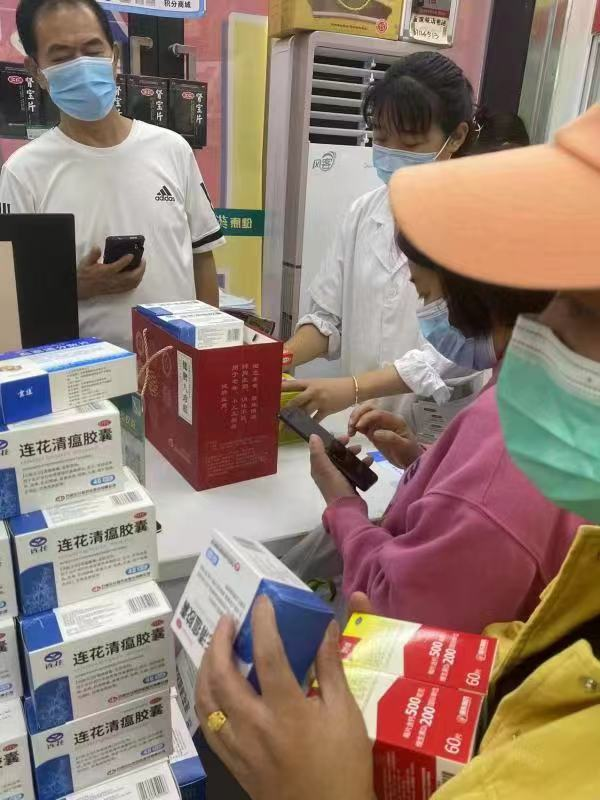 感染新冠居家治療:如何科學(xué)使用連花清瘟、連花清咳<div id=